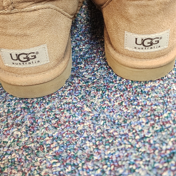 UGG Classic Brown Shearling Boots - Picture 5 of 5
